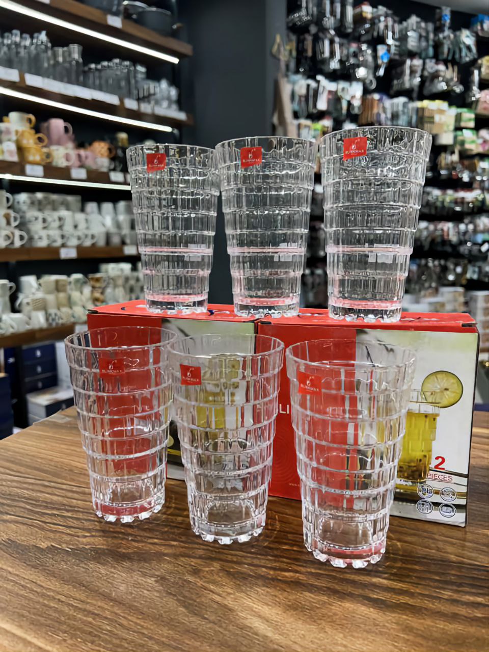 ቄንጠኛ የመጠጥ ብርጭቆ