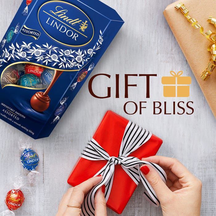 Lindt LINDOR Milk Chocolate Truffles Box 337g