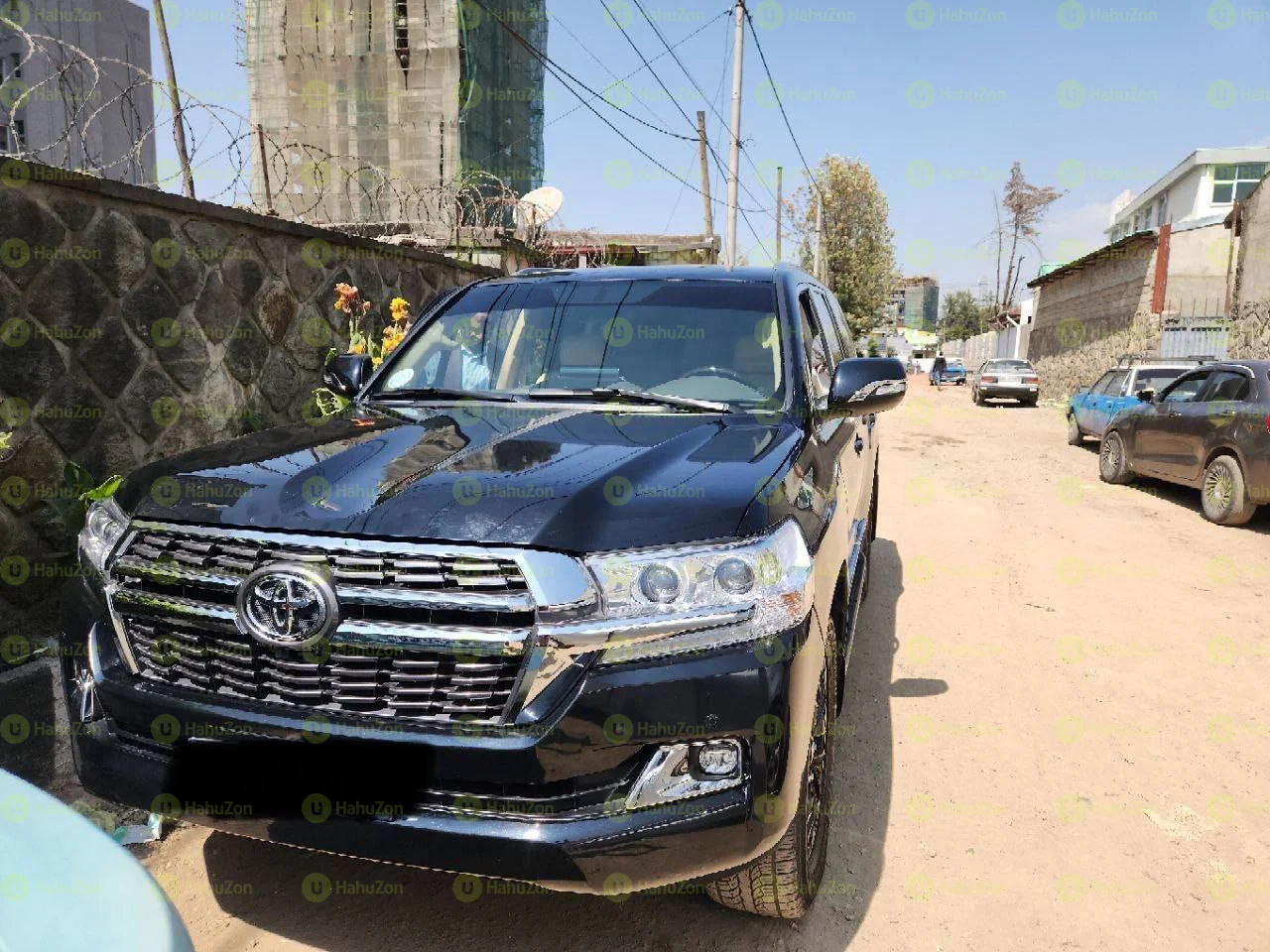 2013 Model-Toyota Landcruiser V8 GXR