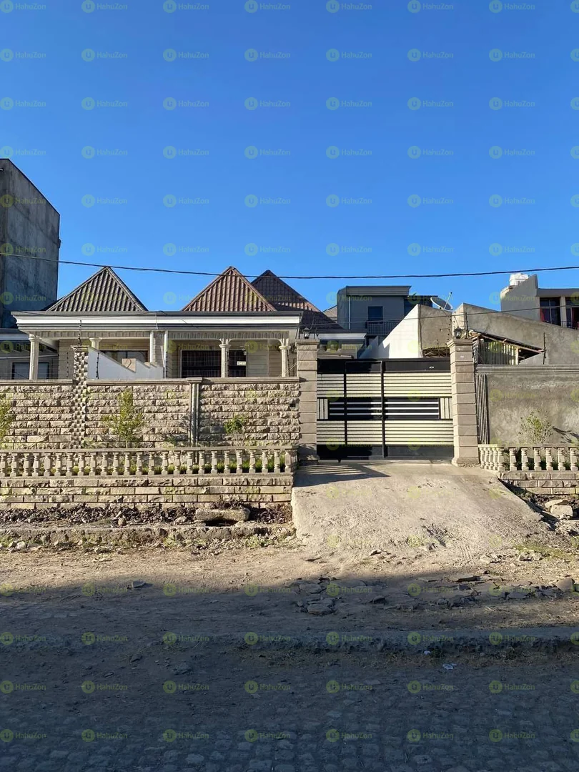 330 ካሬ የሚሸጥ ዘመናዊ ቪላ ቤት በሰሚት