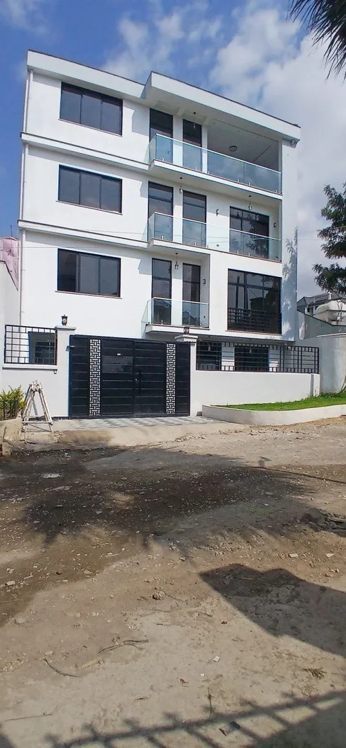 150 ካሬ የሚሸጥ G+3 ቤት በCMC