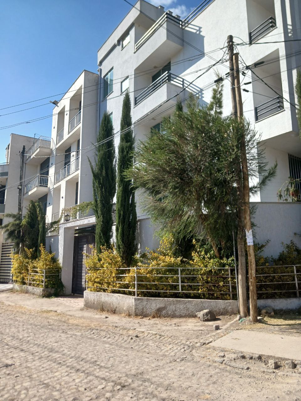 175 ካሬ የሚሸጥ G+4 ቤት በሰሚት