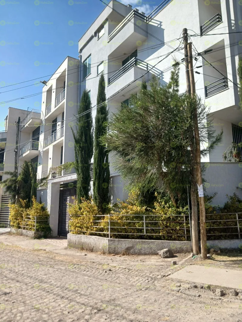 175 ካሬ የሚሸጥ G+4 ቤት በሰሚት