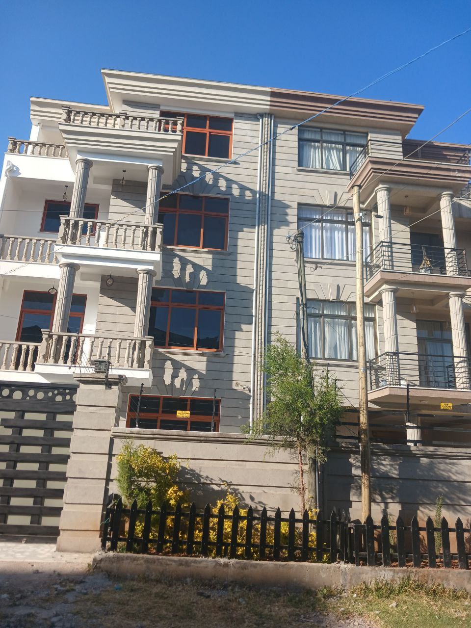 165 ካሬ የሚሸጥ G+3  ቤት በአያት