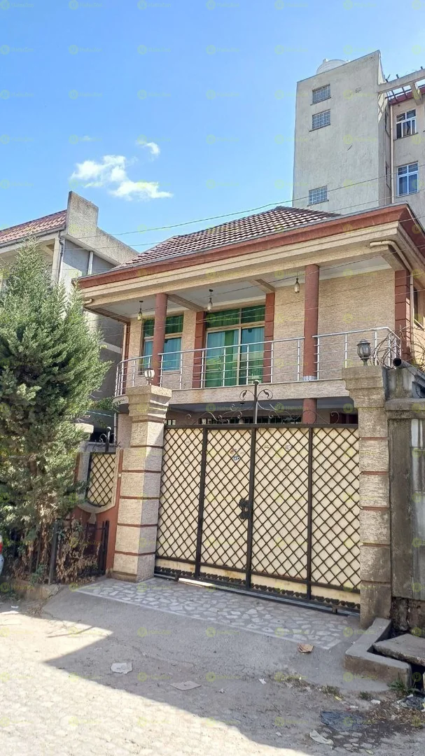 175 ካሬ የሚሸጥ ጂ+1 ቤት በሰሚት