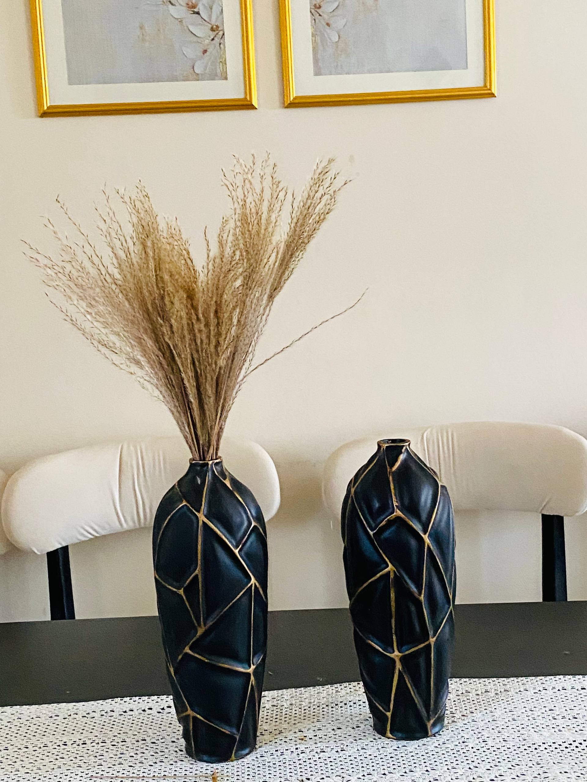 Matt Black Vase With Natural Dried W Pampas
