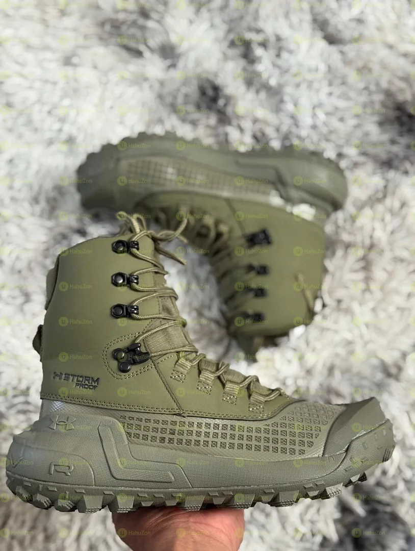 Under Urmour Men's Boots