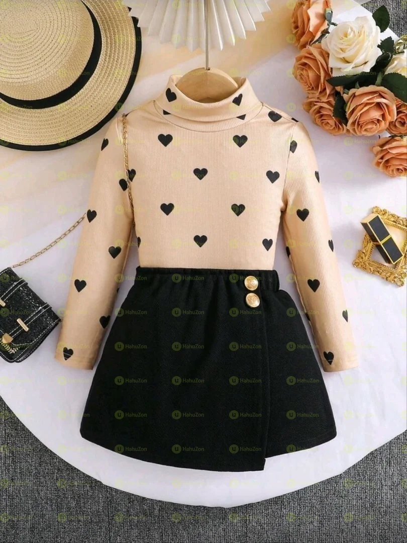 Girls Heart Pattern Collar T-shirt and Skirt Set