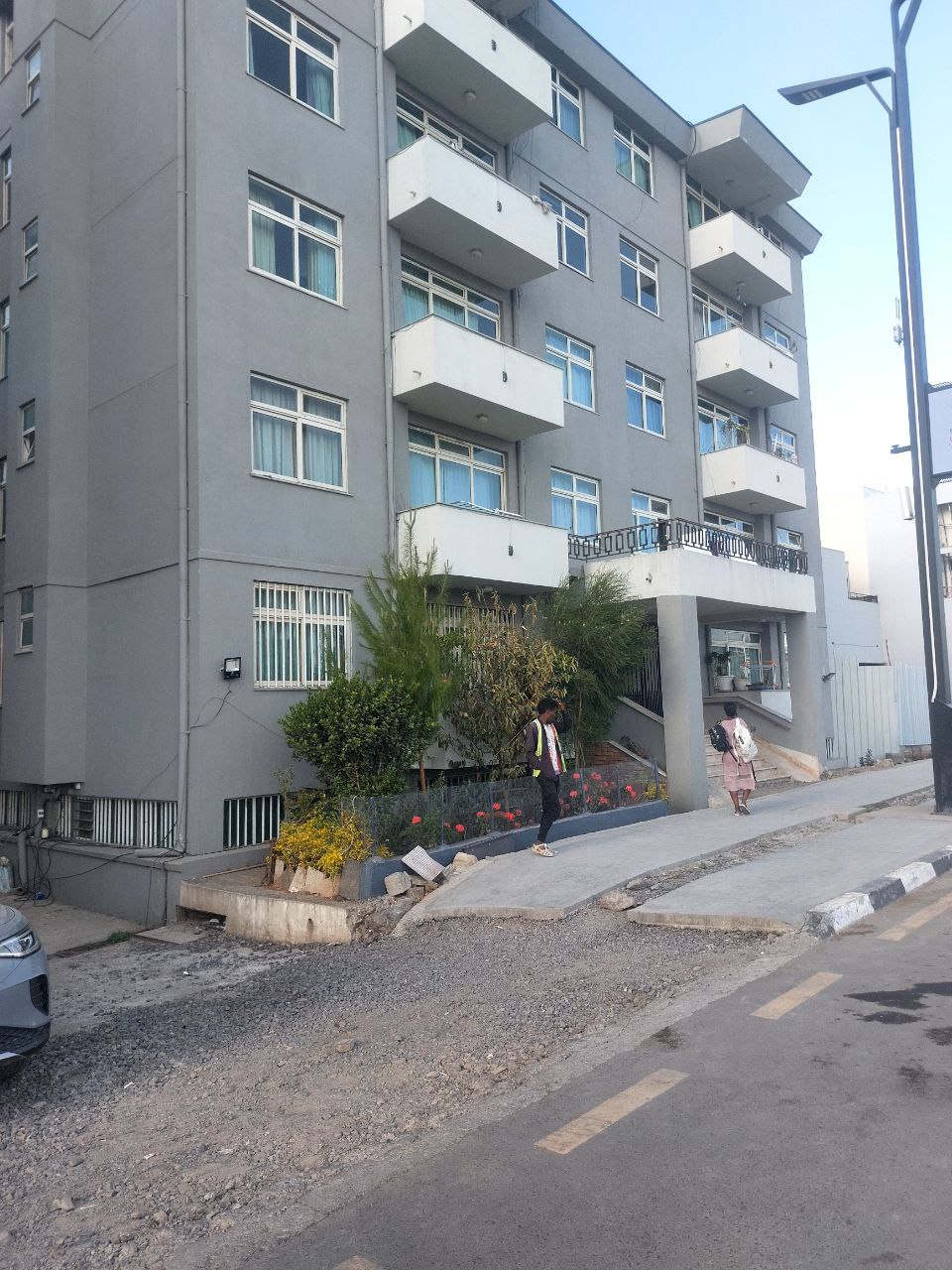 ባለ 3 መኝታ ዘመናዊ አፓርትመንት በሲምሲ ባድሜ ዉስጥ