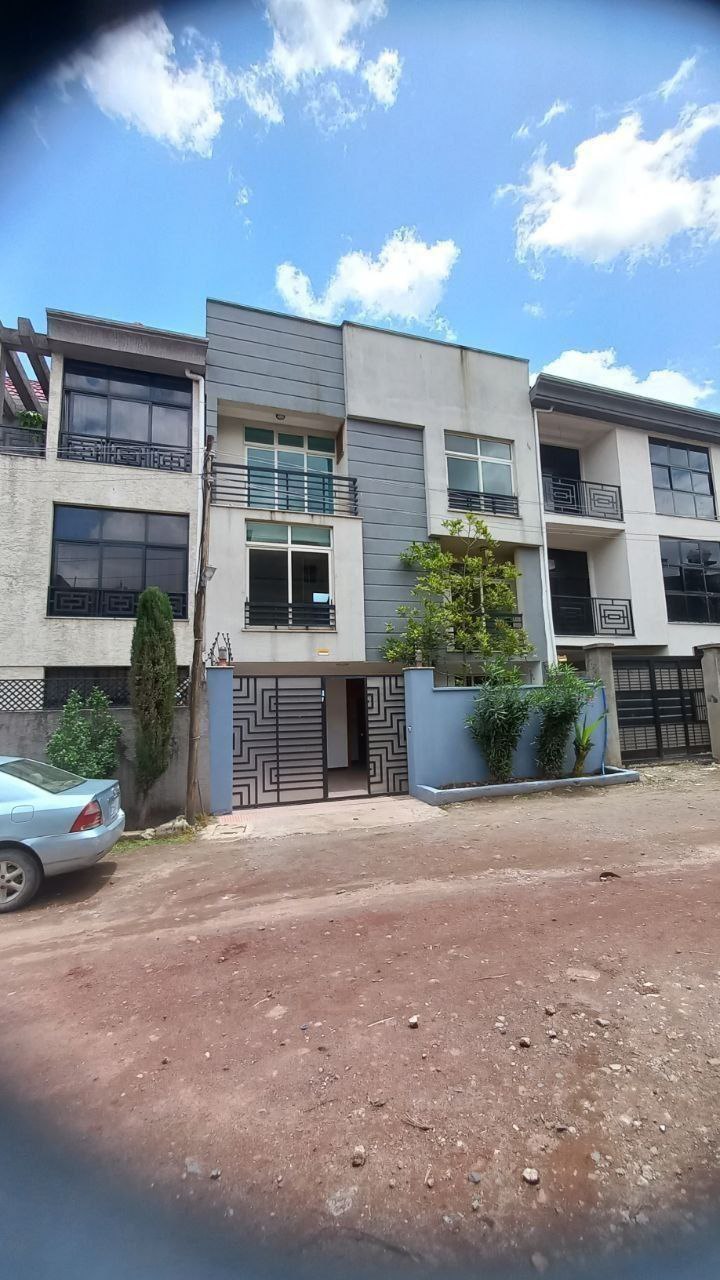 105 ካሬ የሚሸጥ G+2 ቤት በአያት