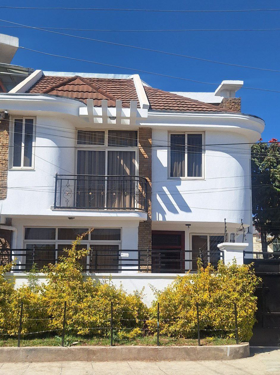 150 ካሬ የሚሸጥ ዘመናዊ  G+1 ቤት በአያት