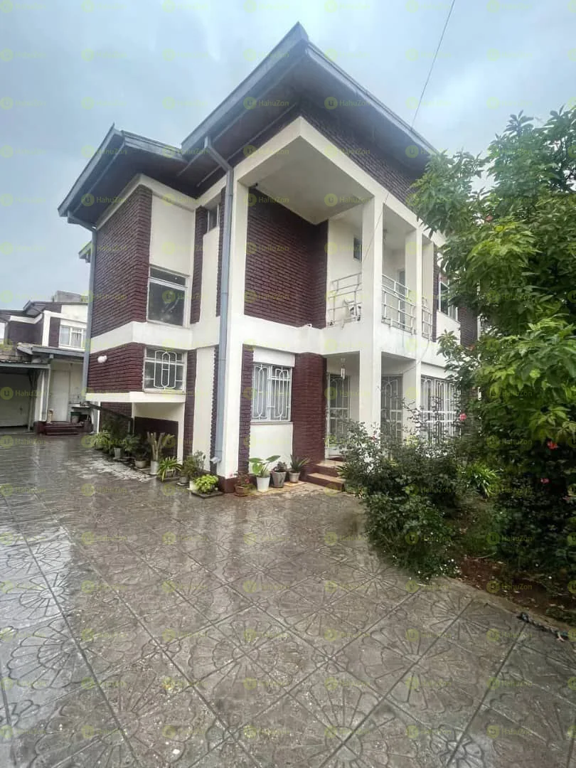 300 ካሬ የሚሸጥ ቤት በአያት አካባቢ