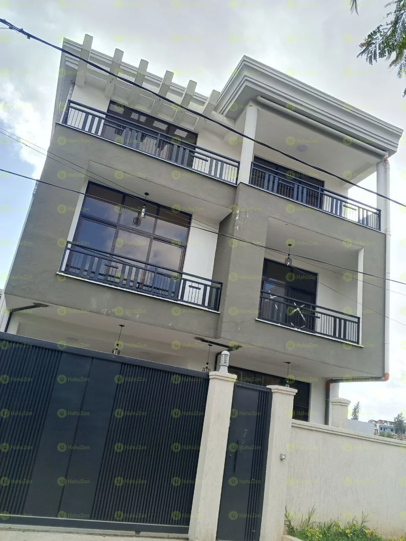 175 ካሬ የሚሸጥ B+G+3 ቤት በላምበረት አካባቢ