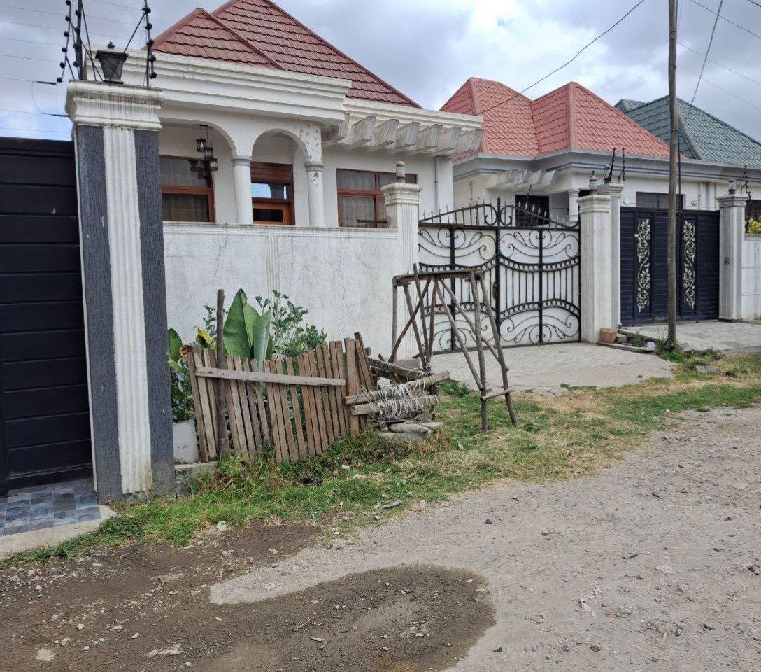 150 ካሬ የሚሸጥ ቤት በአያት