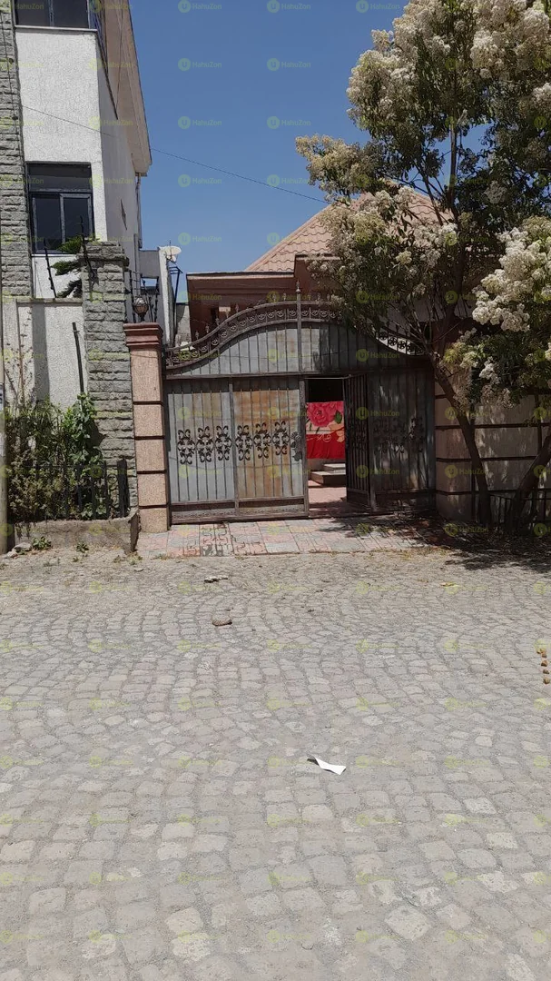 150 ካሬ የሚሸጥ ቪለ ቤት በሰሚት