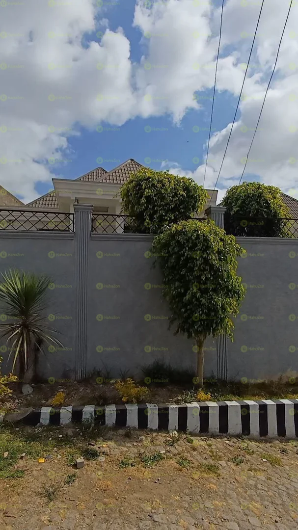 277 ካሬ የሚሸጥ ዘመናዊ ቪላ ቤት በየረር