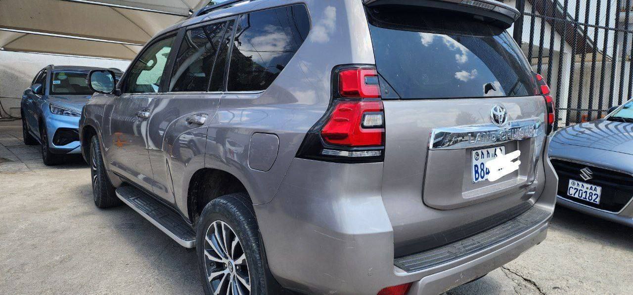 2022 Model-Land-Cruiser Prado