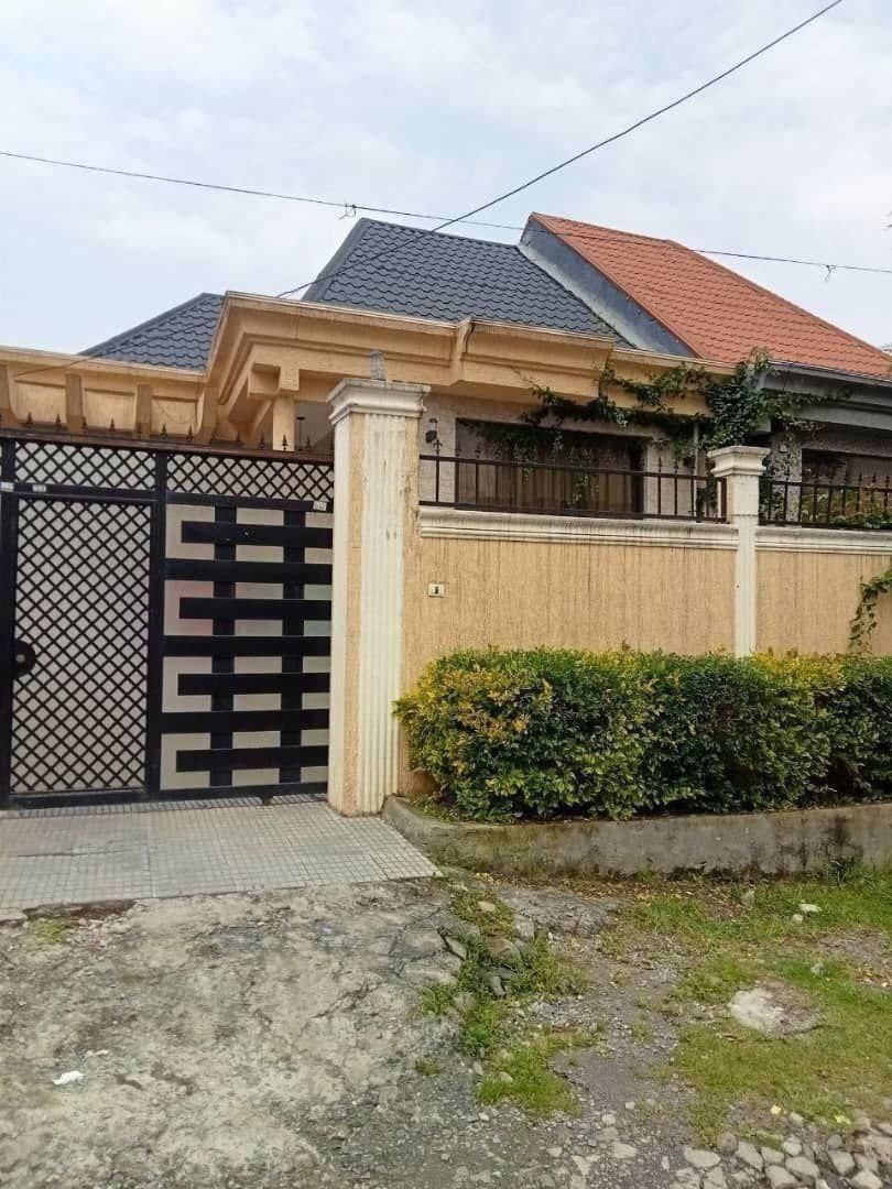 187 ካሬ የሚሸጥ ቤት በሰሚት