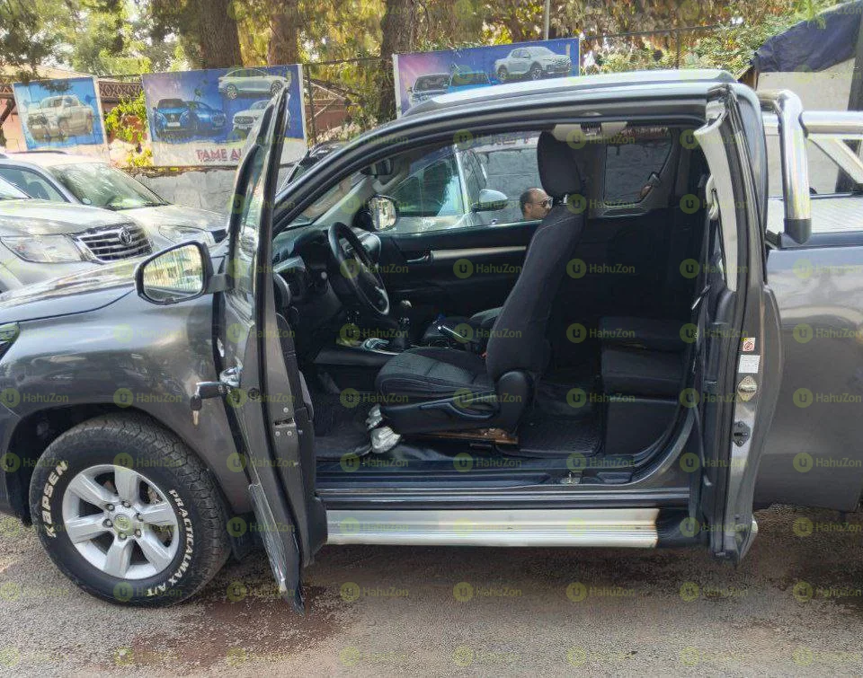 2017 Model-Toyota Hilux Kin Cab