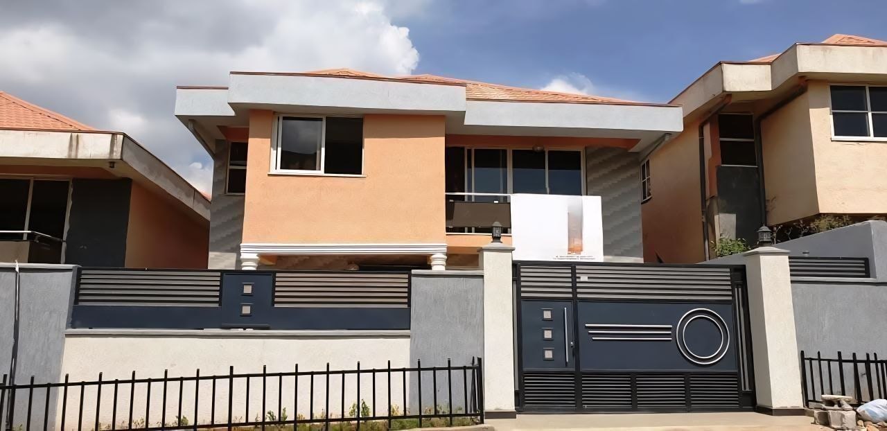 250 ካሬ የሚሸጥ ቤት በወሰን አካባቢ