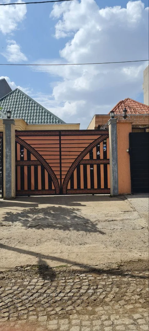 250 ካሬ የሚሸጥ ቪላ ቤት በአያት