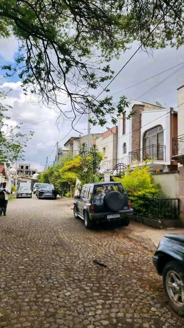 120 ካሬ የሚሸጥ G+1 ቤት በሰሚት አካባቢ