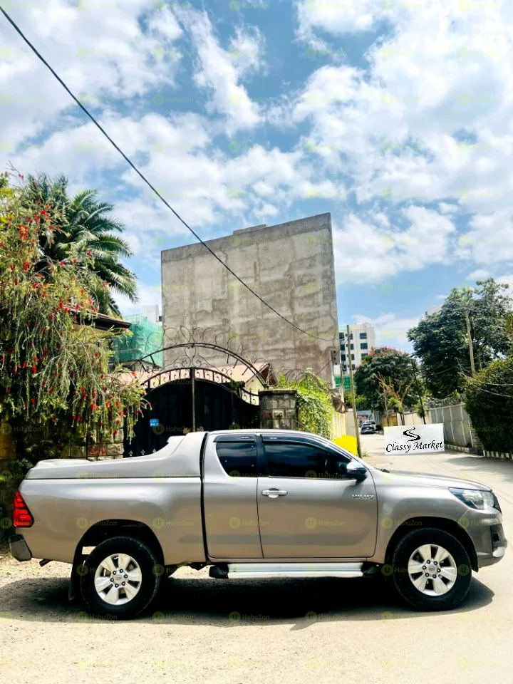 2020 Model-Toyota Hilux Revolution kincab
