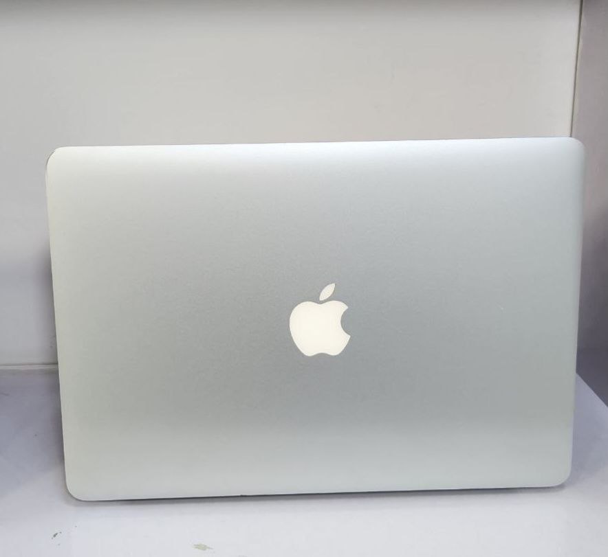 Apple Macbook Air 2017 Laptop