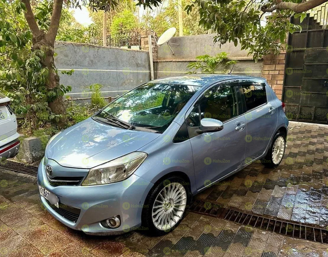 2012  Model-Yaris Compact