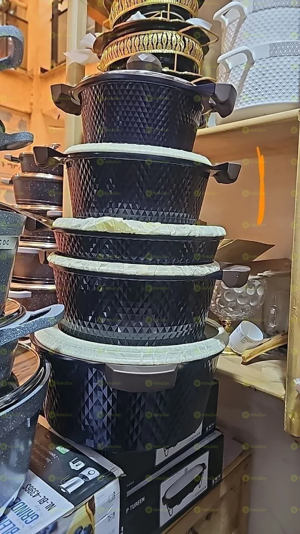 ዘመናዊ ጠንካራ እና ኦሪጂናል ድስት