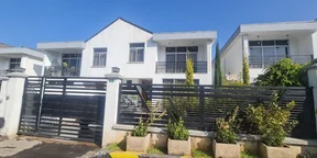 250 ካሬ የሚሸጥ ቤት በአያት