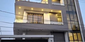 250 ካሬ የሚሸጥ ዘመናዊ G+2 መኖርያ ቤት በሰሚት