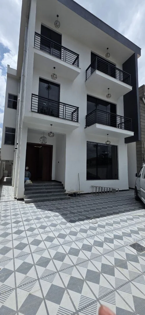 250 ካሬ የሚሸጥ G+2 ቤት በአያት