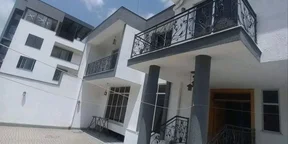 300 ካሬ የሚሸጥ B+G+1 ቤት በአያት