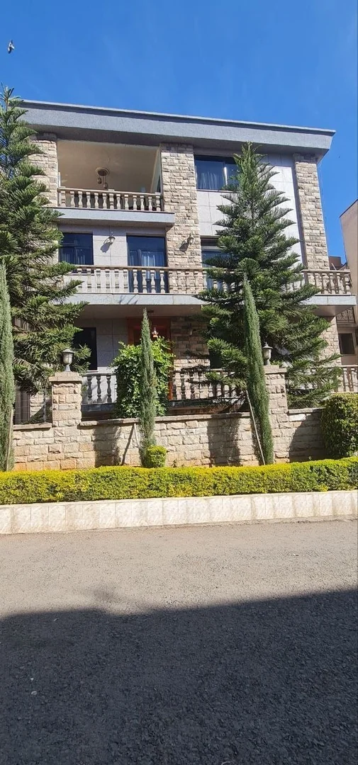 250 ካሬ የሚሸጥ G+3 ቤት በአያት