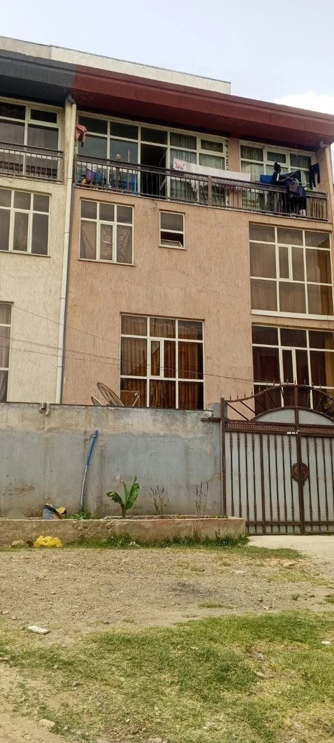 72 ካሬ የሚሸጥ G+3 ቤት በሰሚት