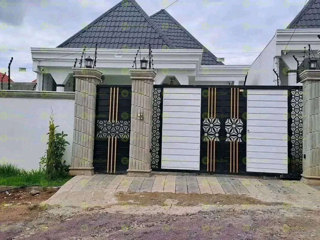 250 ካሬ የሚሸጥ ቪላ ቤት በሰሚት