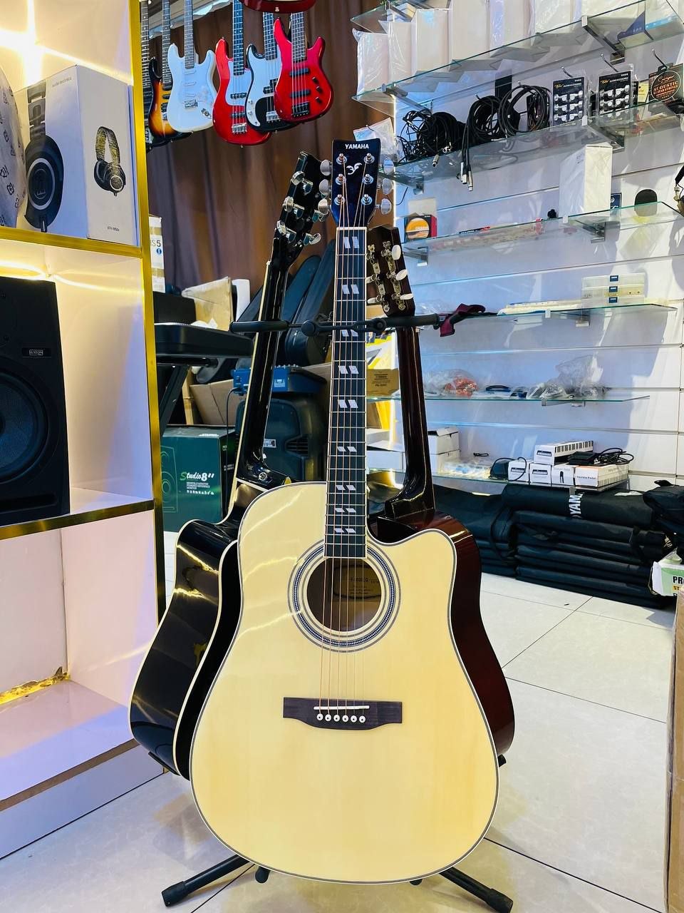 Yamaha f6000 Guitar