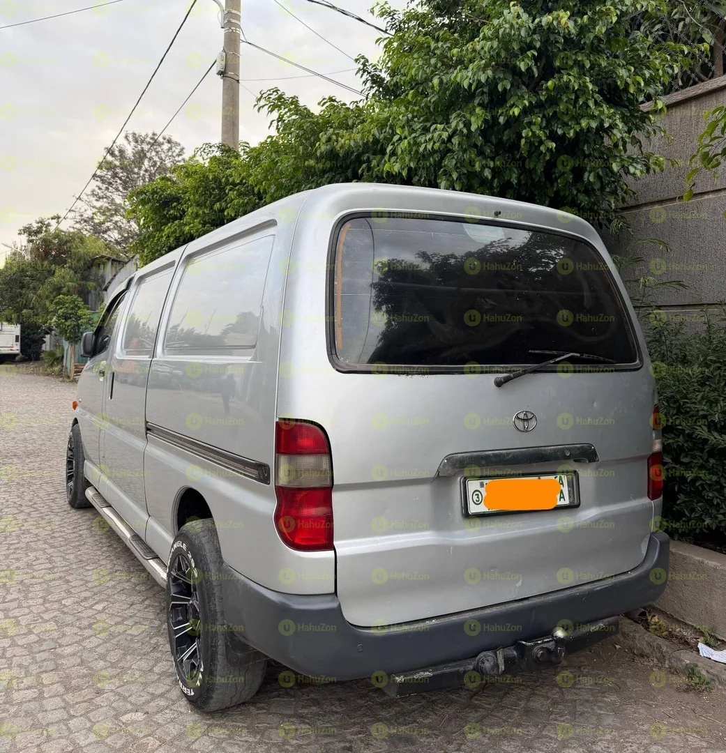 2005 Model-Toyota Hiace Dolphin