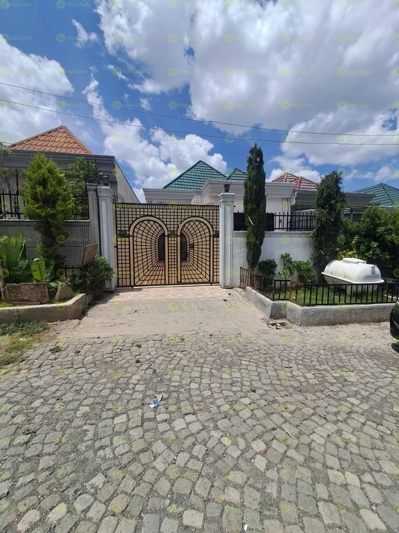 165 ካሬ የሚሸጥ ቪላ ቤት በሰሚት