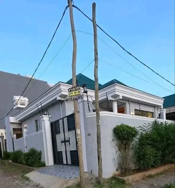 400 ካሬ የሚሸጥ ቪላ ቤት በአያት