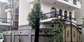 250 ካሬ የሚሸጥ B+G+3 መኖሪያ ቤት በሰሚት