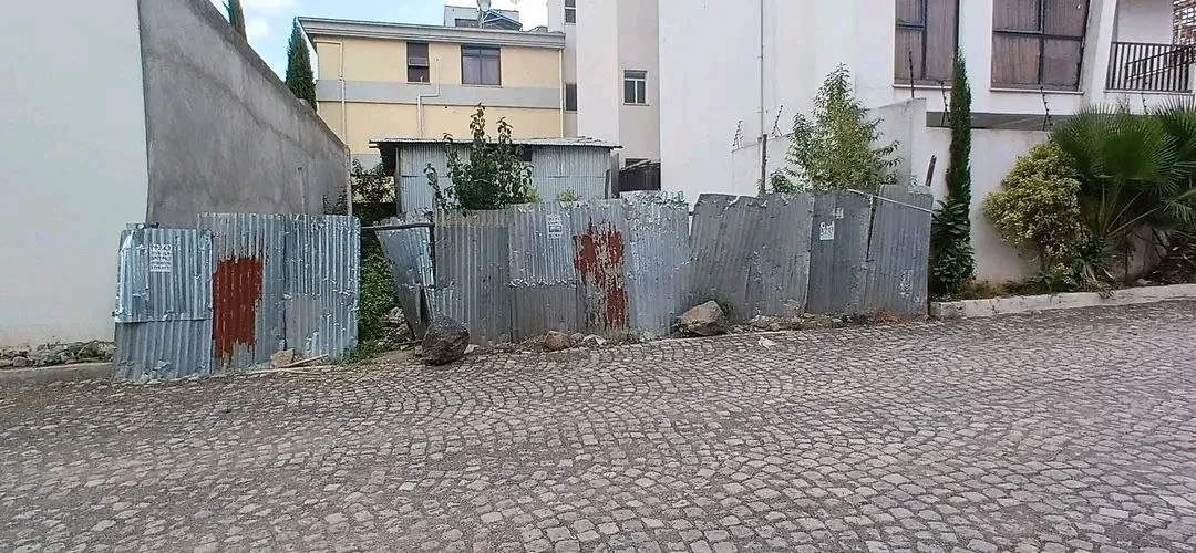 200 ካሬ የሚሸጥ ቦታ በሰሚት