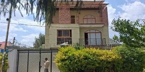 200 ካሬ የሚሸጥ G+2 ቤት በአያት