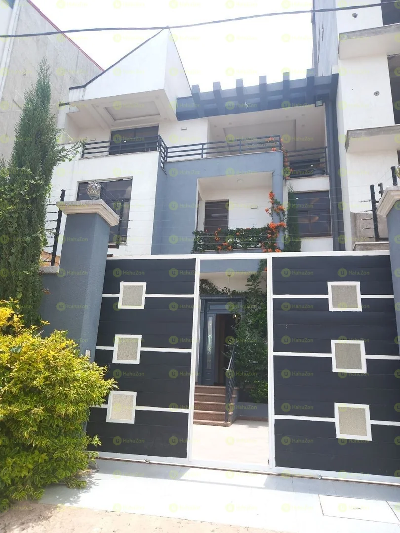 210 ካሬ የሚሸጥ G+2 ቤት በአያት