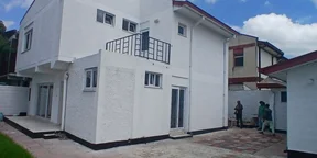 300 ካሬ የሚሸጥ G+3 ቤት በአያት