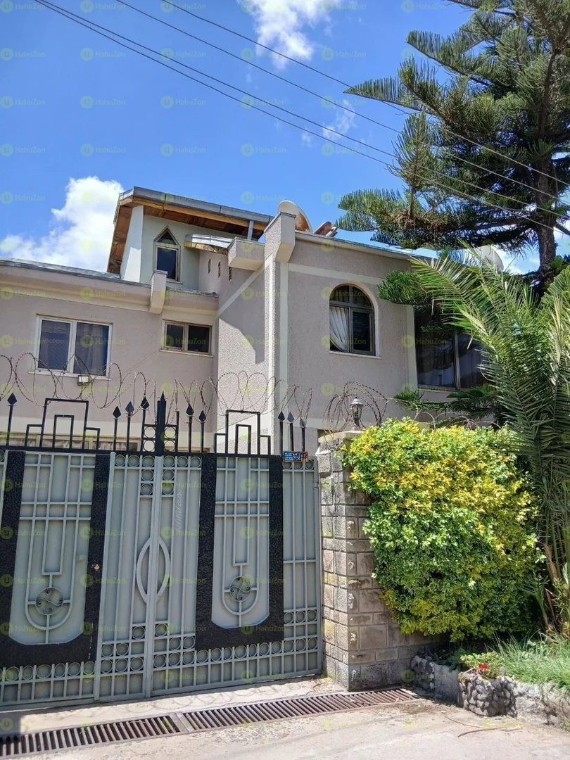 450 ካሬ የሚሸጥ G+2 ቤት በአያት