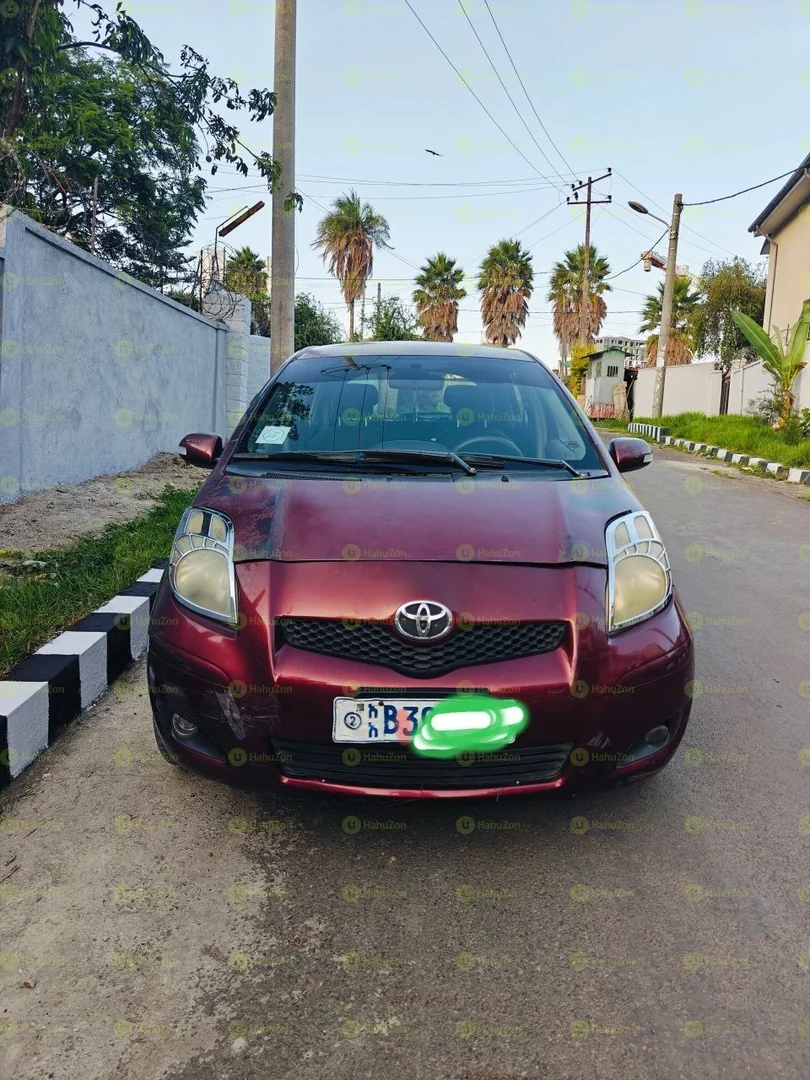 2010 Model-Toyota Yaris Compact