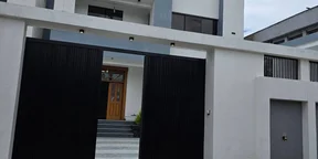325 ካሬ የሚሸጥ G+3 መኖሪያ ቤት በወሠን
