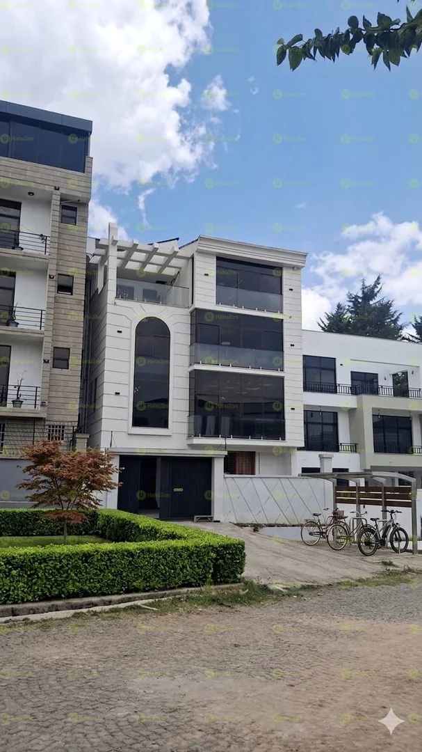 180 ካሬ የሚሸጥ ቪላ ቤት በሰሚት